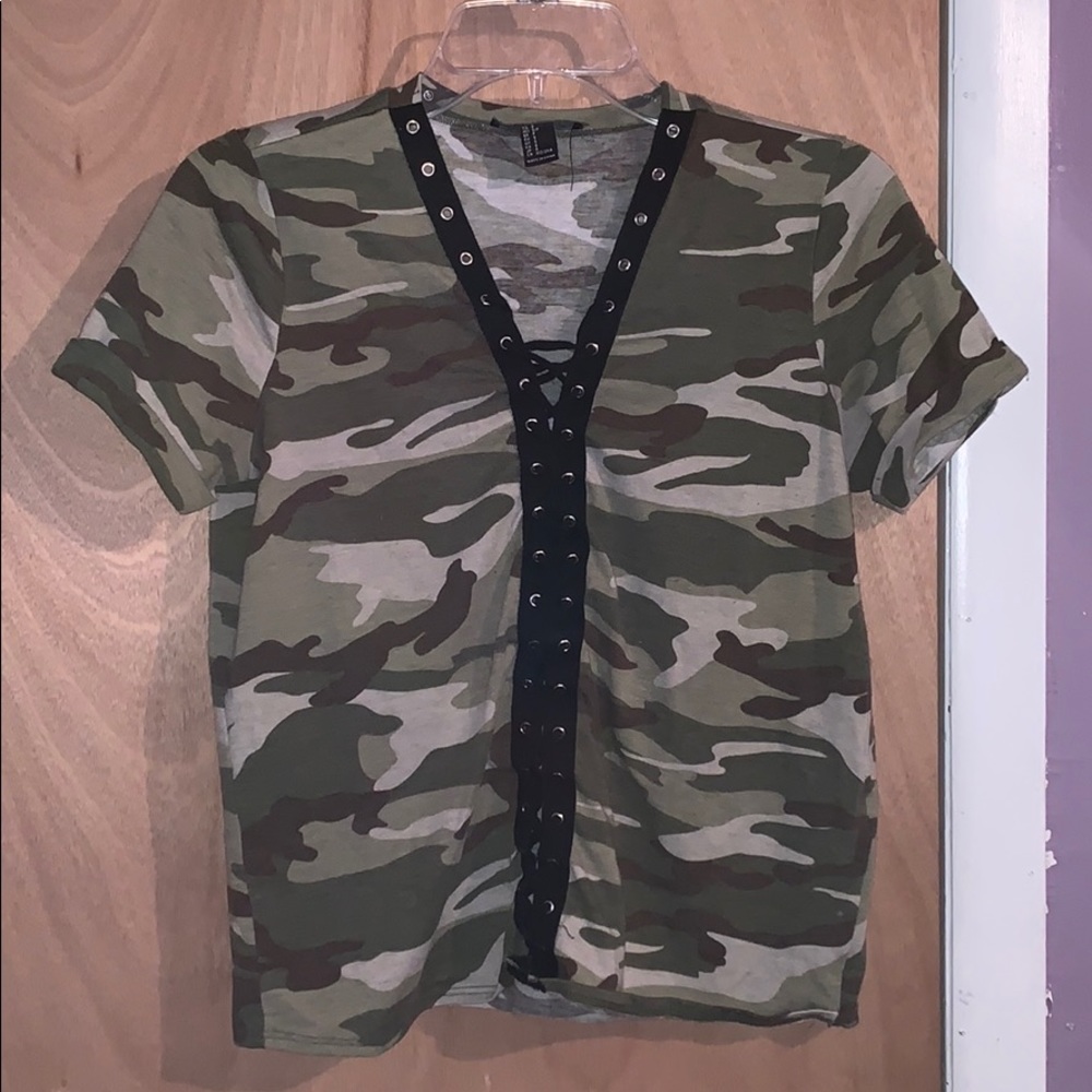 camo laced up tshirt